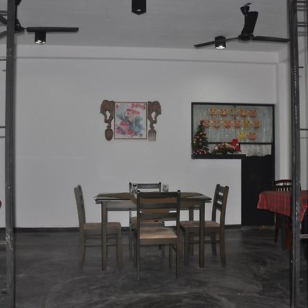 The Fence Acomodação com café da manhã Bentota Exterior foto